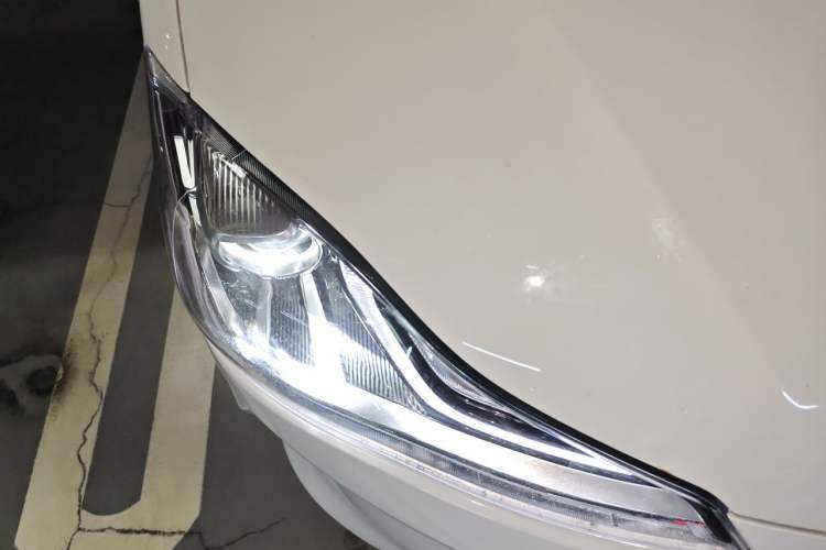 Used NETA V 2022 Chao 400 Lite Right Front Headlight