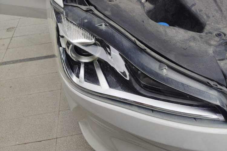 Used NETA V 2022 Chao 400 Lite Right Front Headlight