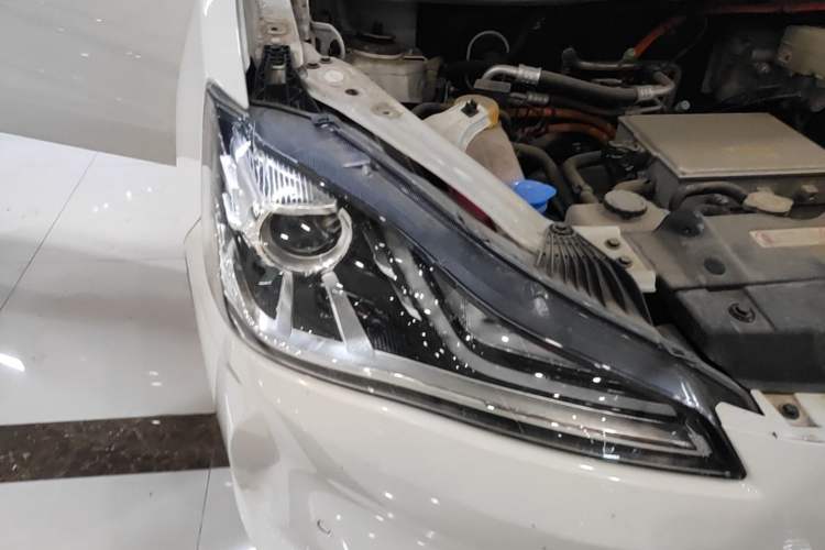 Used NETA V 2022 Pro Long-Range Smart Edition Right Front Headlight