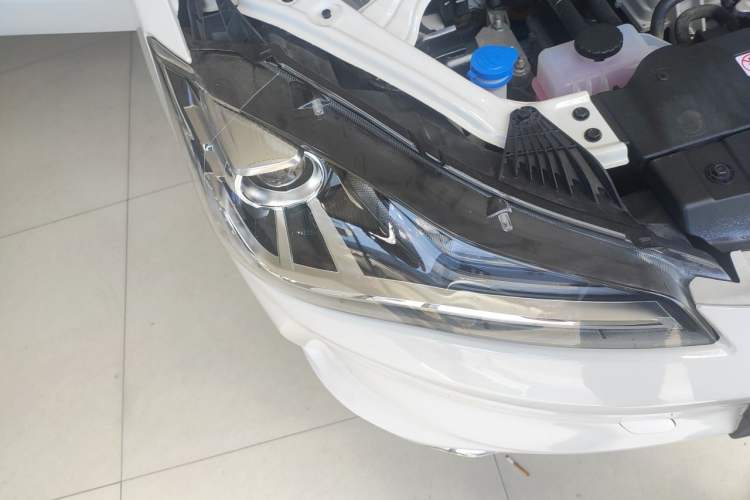 Used NETA V 2022 Chao 400 Lite Right Front Headlight