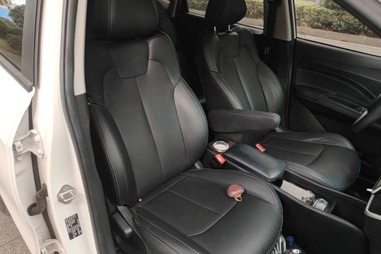 Used NETA V 2022 Long-Range Industry Custom Edition Right Front Seat