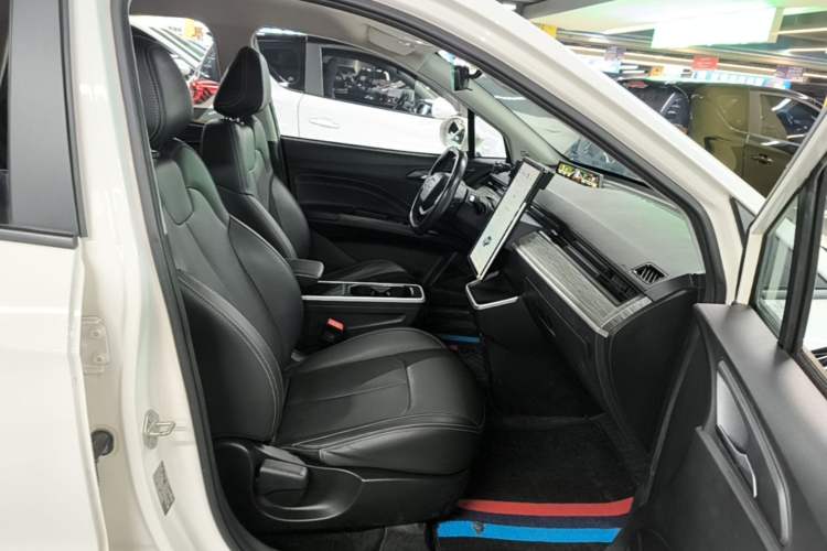 Used NETA V 2022 Chao 400 Lite Right Front Seat