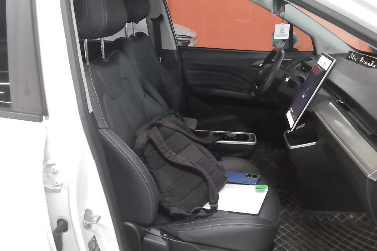 Used NETA V 2022 Pro Long-Range Smart Edition Right Front Seat