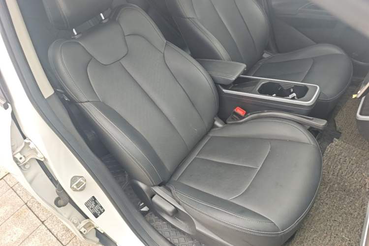 Used NETA V 2022 Pro Long-Range Smart Edition Right Front Seat