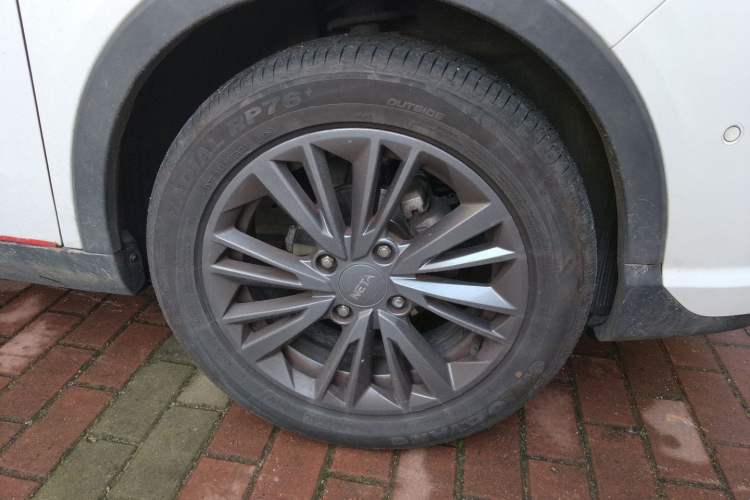 Used NETA V 2022 Pro Long-Range Smart Edition Right Front Wheel Hub