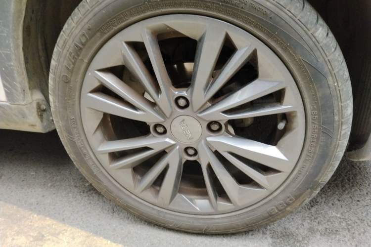 Used NETA V 2022 Pro Long-Range Smart Edition Right Front Wheel Hub