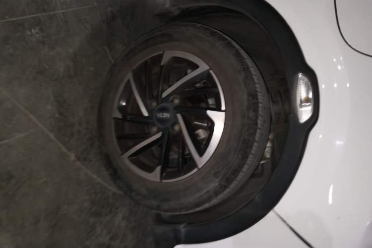 Used NETA V 2022 Long-Range Industry Custom Edition Right Front Wheel Hub