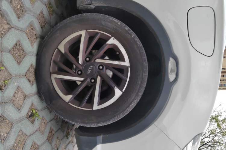 Used NETA V 2022 Long-Range Industry Custom Edition Right Front Wheel Hub