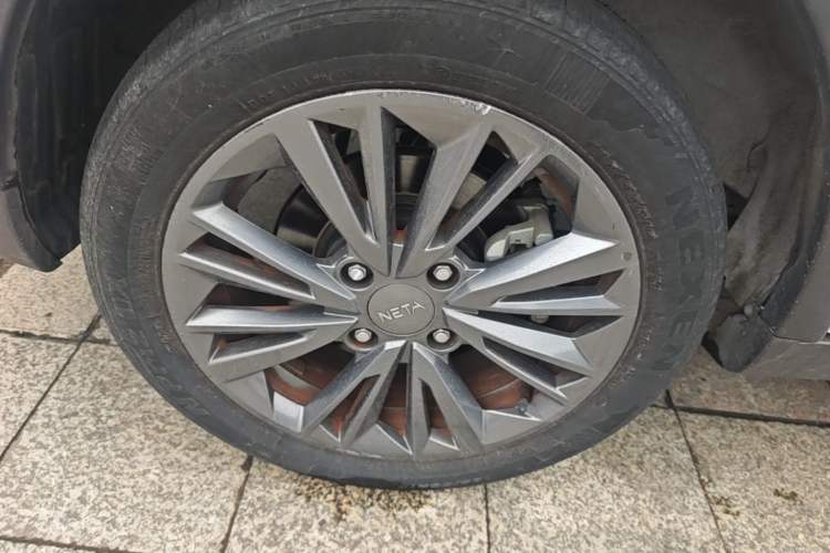Used NETA V 2022 Pro Long-Range Smart Edition Right Rear Wheel Hub