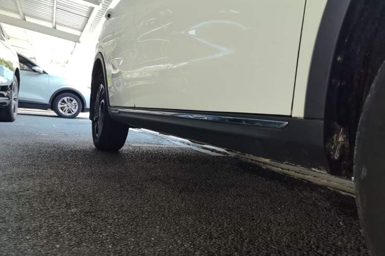 Used NETA V 2022 Chao 300 Lite Ternary Lithium Right Side Sill