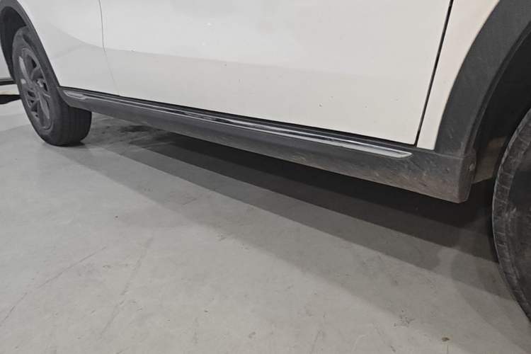 Used NETA V 2022 Chao 300 Lite Lithium Iron Phosphate Right Side Sill