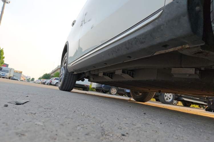 Used NETA V 2022 Chao 300 Lite Lithium Iron Phosphate Right Side Sill