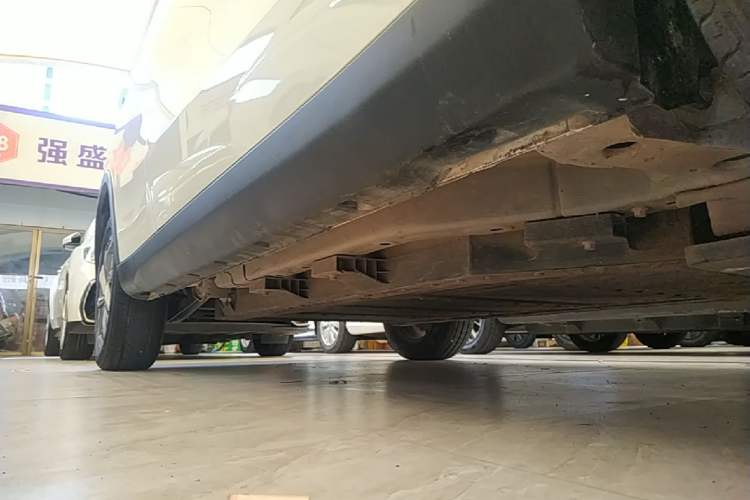 Used NETA V 2022 Chao 300 Lite Lithium Iron Phosphate Right Side Sill