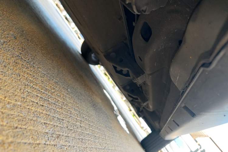 Used NETA V 2022 Long-Range Industry Custom Edition Right Side Sill