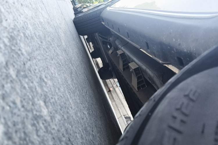 Used NETA V 2022 Chao 300 Industry Custom Edition Right Side Sill