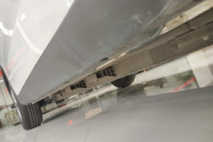 Used NETA V 2022 Standard Range Industry Custom Edition Right Side Sill