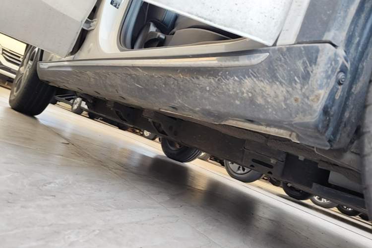 Used NETA V 2022 Chao 300 Lite Ternary Lithium Right Side Sill