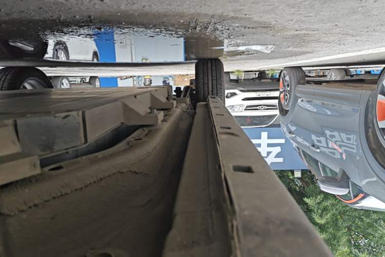 Used NETA V 2022 Chao 300 Lite Lithium Iron Phosphate Right Side Sill