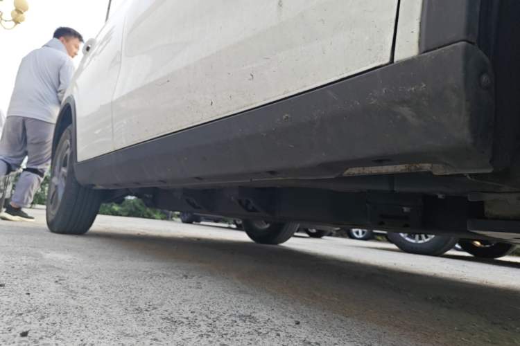 Used NETA V 2022 Standard Range Industry Custom Edition Right Side Sill