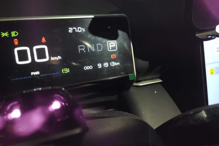 Used NETA X 2023 500 Odometer Close Up