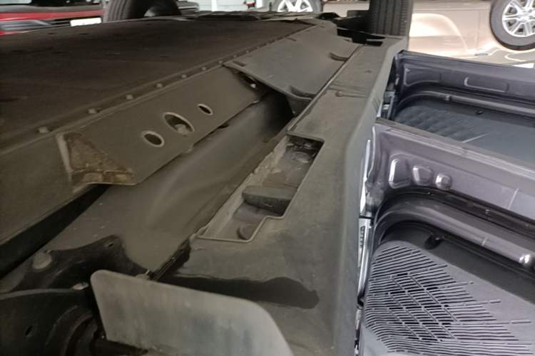 Used NETA X 2023 400 Lite Left Side Sill