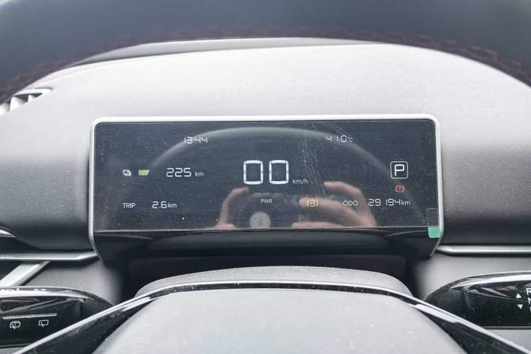 Used NETA X 2025 500 Plus Odometer Close Up
