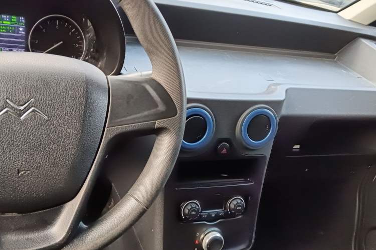 Used New Gonow Aoteng 2022 Pure Electric Van 41.93 kWh Hengtian Guoxuan Audio And AC Panel