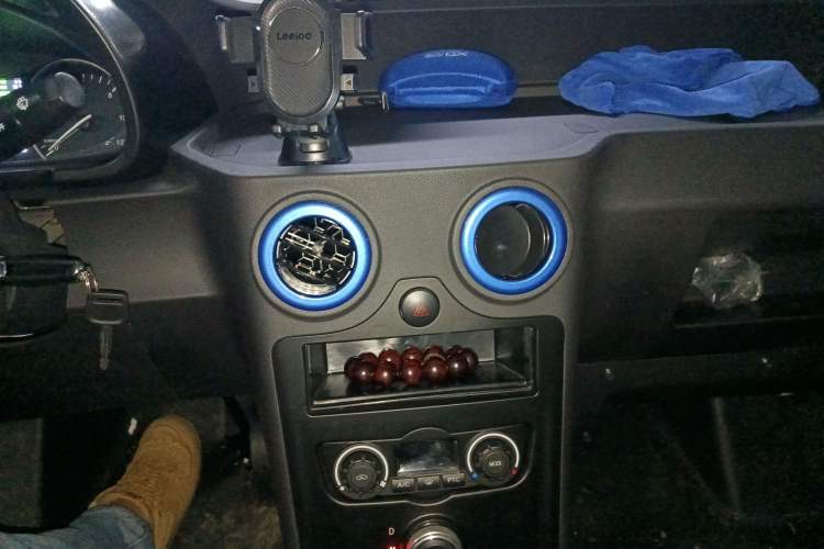 Used New Gonow Aoteng 2022 Pure Electric Van 41.93 kWh Hengtian Guoxuan Audio And AC Panel