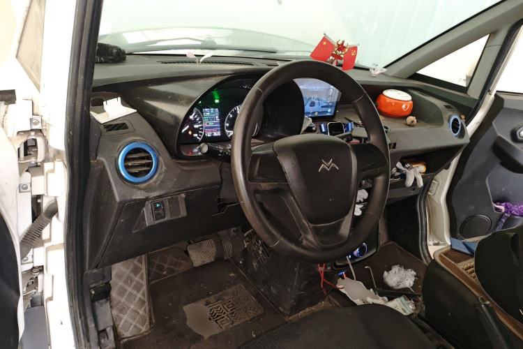 Used New Gonow Aoteng 2022 Pure Electric Van 41.93 kWh Hengtian Guoxuan Center Console