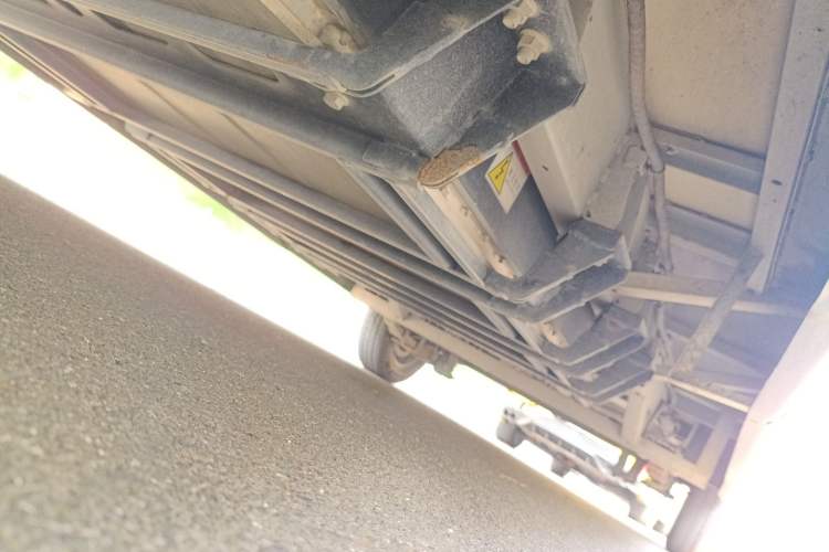 Used New Gonow Aoteng 2022 Pure Electric Van 41.93 kWh Hengtian Guoxuan Chassis Front Left