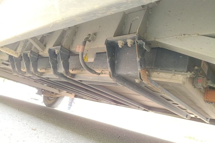 Used New Gonow Aoteng 2022 Pure Electric Van 41.93 kWh Hengtian Guoxuan Chassis Front Right