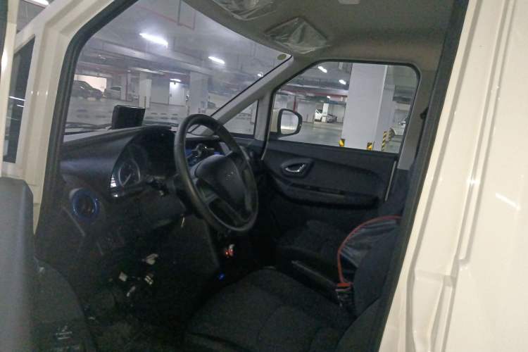 Used New Gonow Aoteng 2022 Pure Electric Van 41.93 kWh Hengtian Guoxuan Driver Seat