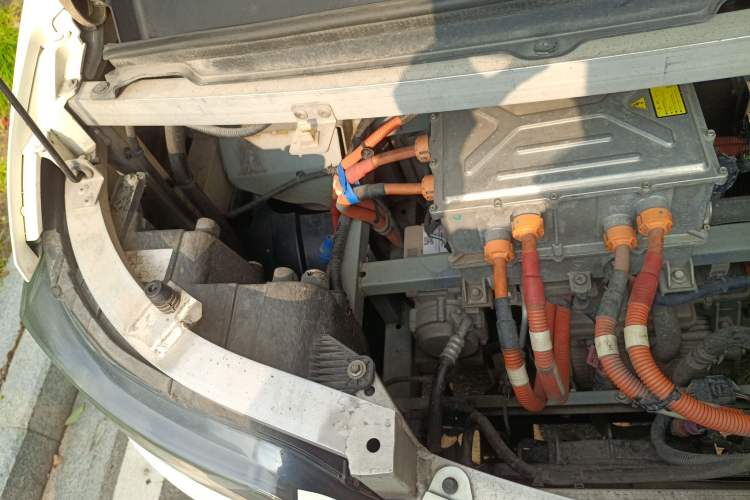 Used New Gonow Aoteng 2022 Pure Electric Van 41.93 kWh Hengtian Guoxuan Engine Bay Right
