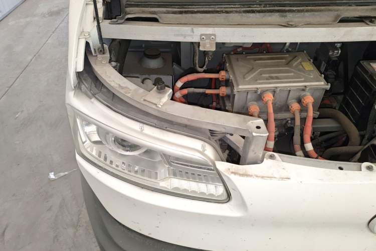 Used New Gonow Aoteng 2022 Pure Electric Van 41.93 kWh Hengtian Guoxuan Engine Bay Right