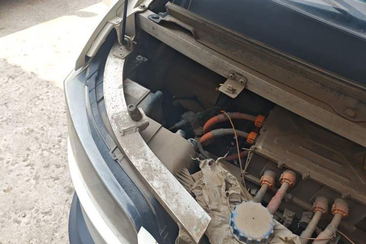 Used New Gonow Aoteng  Engine Bay Right