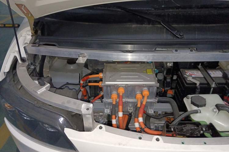 Used New Gonow Aoteng 2022 Pure Electric Van 41.93 kWh Hengtian Guoxuan Engine Bay Right
