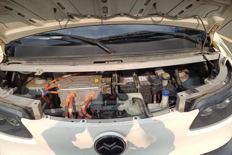 Used New Gonow Aoteng 2022 Pure Electric Van 41.93 kWh Hengtian Guoxuan Engine Bay