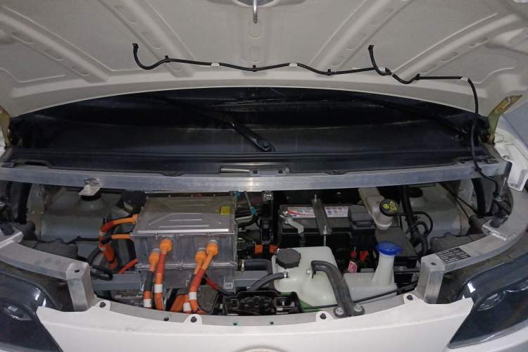 Used New Gonow Aoteng 2022 Pure Electric Van 41.93 kWh Hengtian Guoxuan Engine Bay