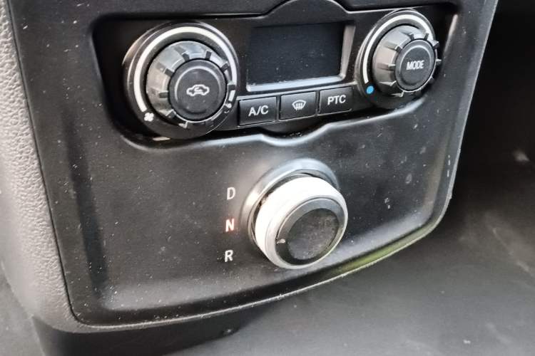 Used New Gonow Aoteng 2022 Pure Electric Van 41.93 kWh Hengtian Guoxuan Gear Lever