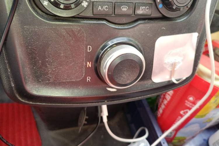 Used New Gonow Aoteng 2022 Pure Electric Van 41.93 kWh Hengtian Guoxuan Gear Lever