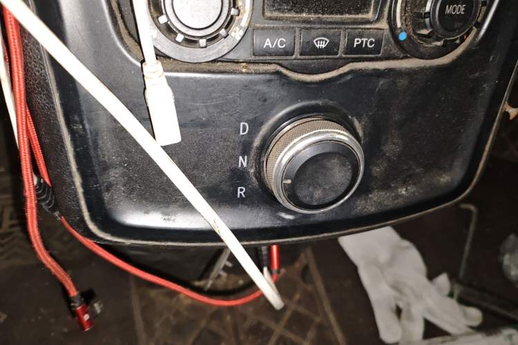 Used New Gonow Aoteng 2022 Pure Electric Van 41.93 kWh Hengtian Guoxuan Gear Lever