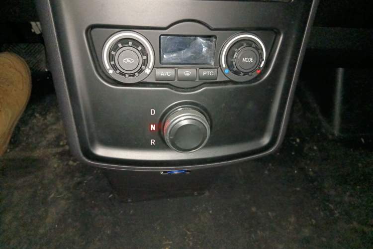 Used New Gonow Aoteng 2022 Pure Electric Van 41.93 kWh Hengtian Guoxuan Gear Lever