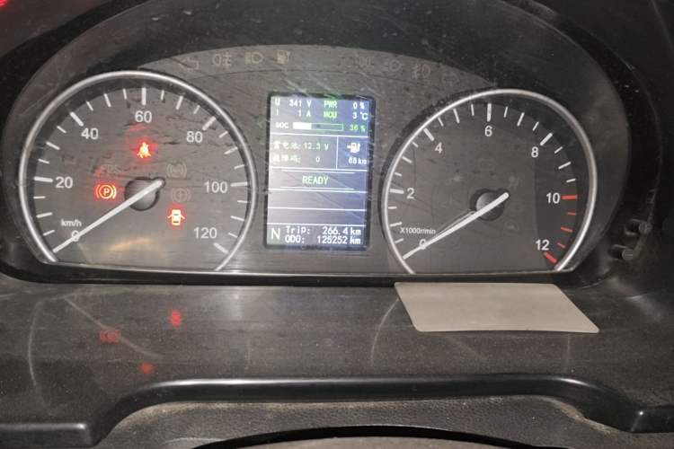 Used New Gonow Aoteng 2022 Pure Electric Van 41.93 kWh Hengtian Guoxuan Instrument Cluster