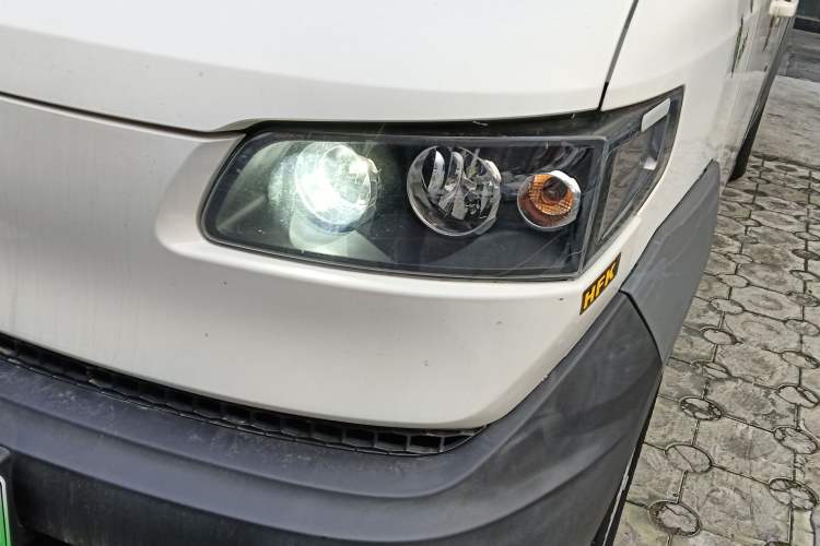 Used New Gonow Aoteng 2022 Pure Electric Van 41.93 kWh Hengtian Guoxuan Left Front Headlight