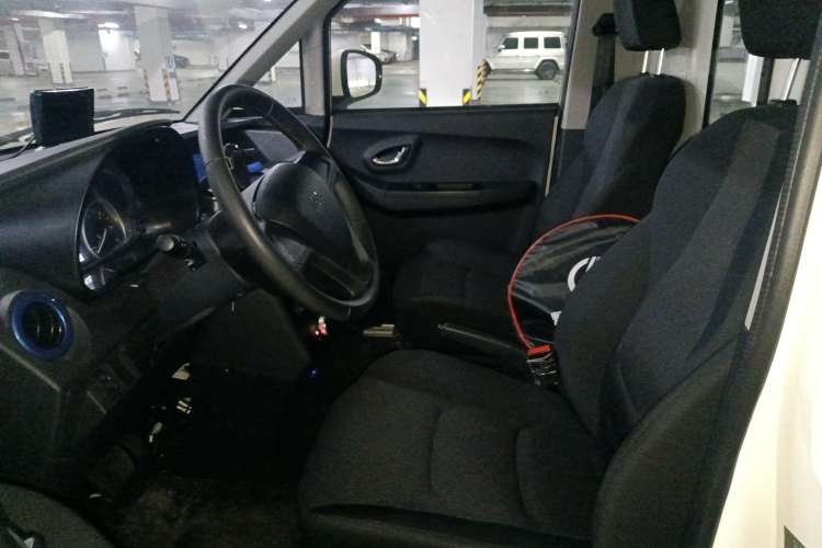 Used New Gonow Aoteng 2022 Pure Electric Van 41.93 kWh Hengtian Guoxuan Left Front Seat