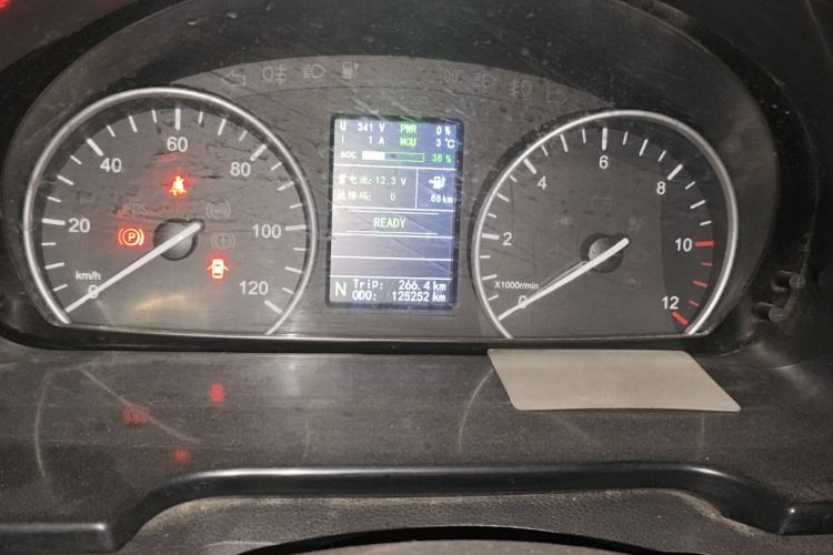 Used New Gonow Aoteng 2022 Pure Electric Van 41.93 kWh Hengtian Guoxuan Odometer Close Up