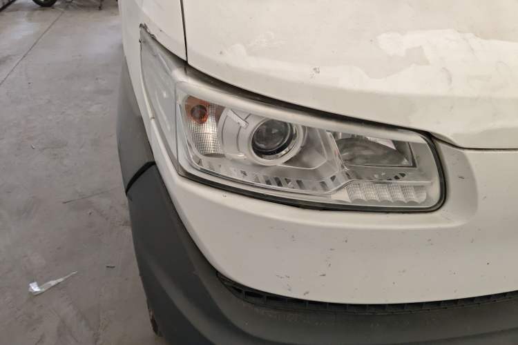 Used New Gonow Aoteng 2022 Pure Electric Van 41.93 kWh Hengtian Guoxuan Right Front Headlight
