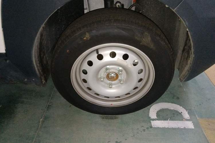 Used New Gonow Aoteng 2022 Pure Electric Van 41.93 kWh Hengtian Guoxuan Right Front Wheel Hub
