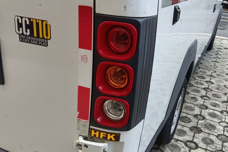 Used New Gonow Aoteng 2022 Pure Electric Van 41.93 kWh Hengtian Guoxuan Right Rear Taillight