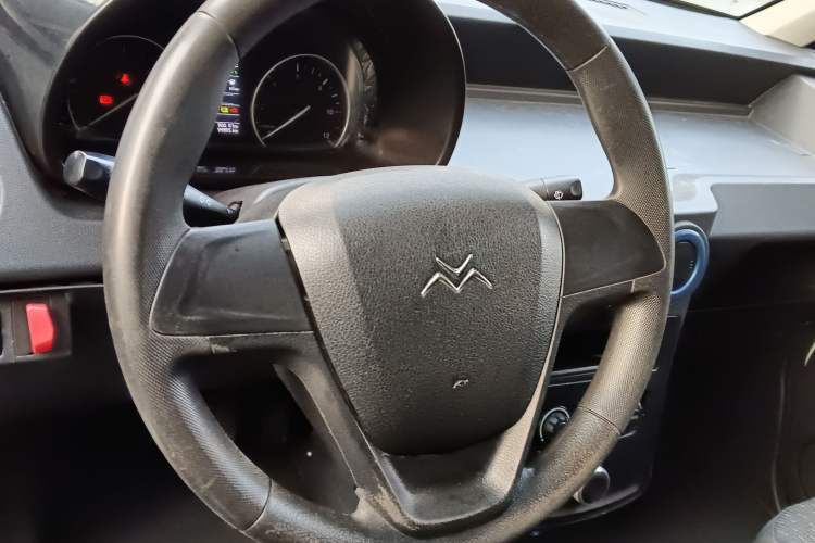 Used New Gonow Aoteng 2022 Pure Electric Van 41.93 kWh Hengtian Guoxuan Steering Wheel